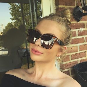 Meet your Posher, Abbey